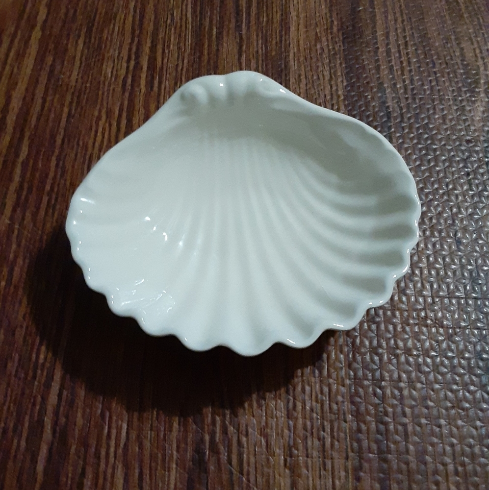 Mason's shell porcelain
